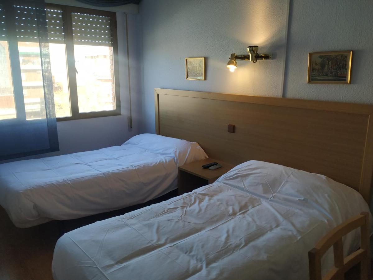 Hostal Agripino Y Restaurante Asiatico Mora Kültér fotó
